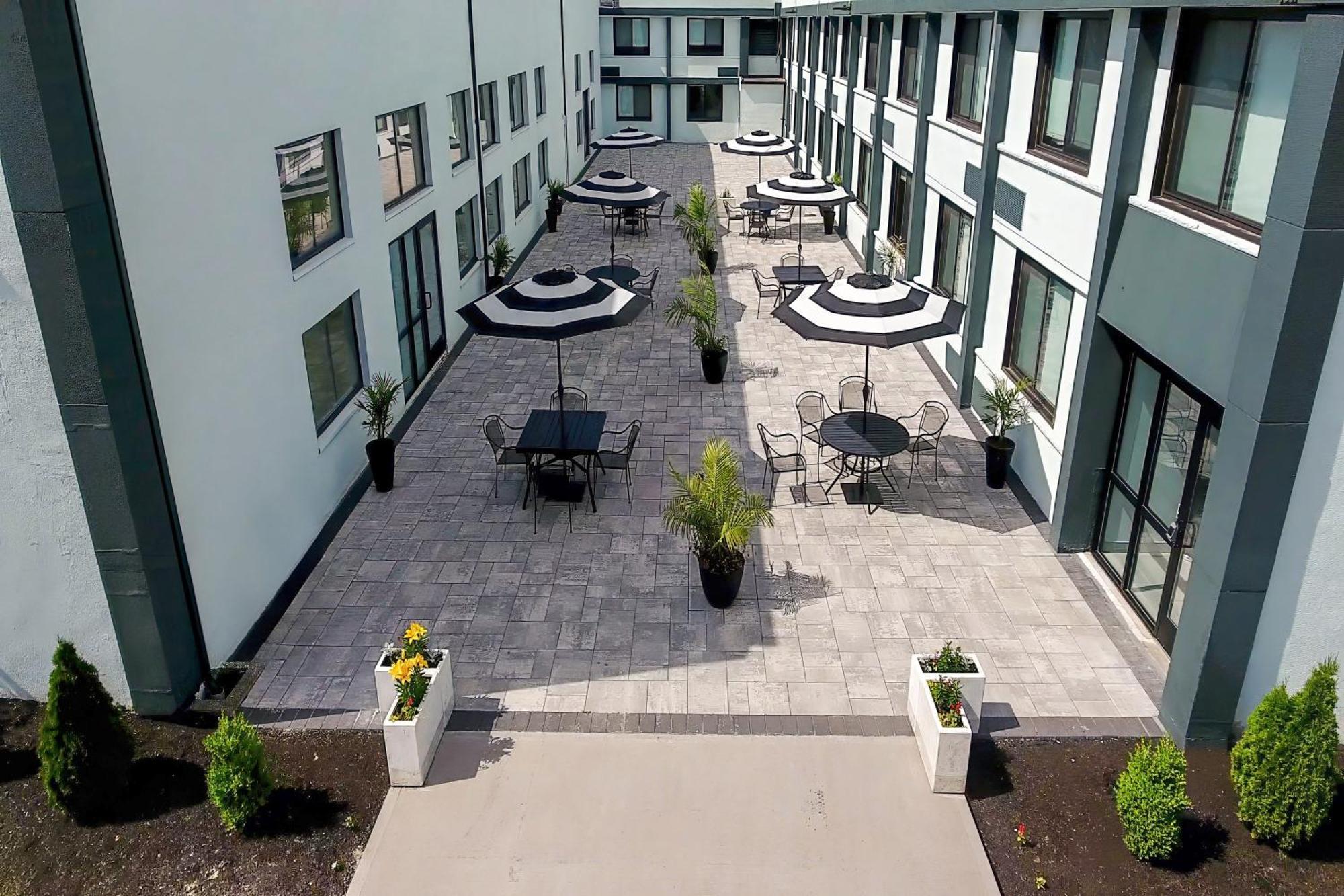 Hometowne Studios By Red Roof & Conference Center Cortland megye Kültér fotó